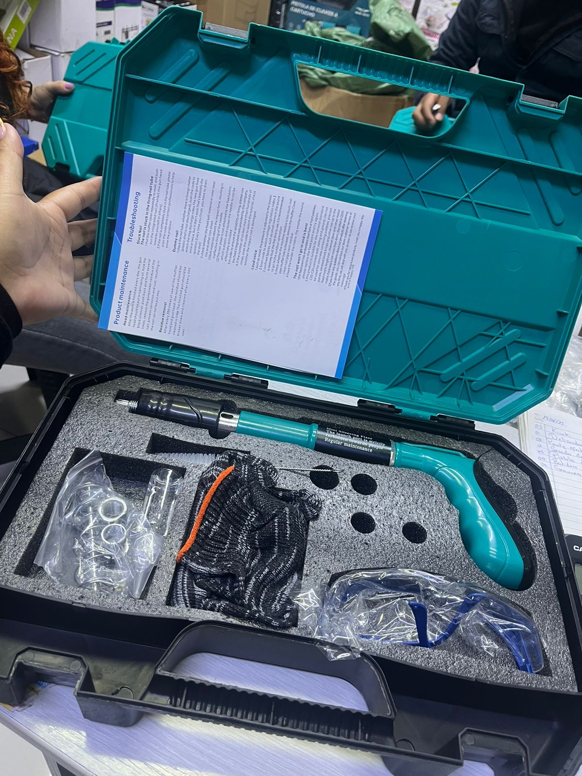 PISTOLA DE CLAVOS FULMINANTES MALETIN GRANDE